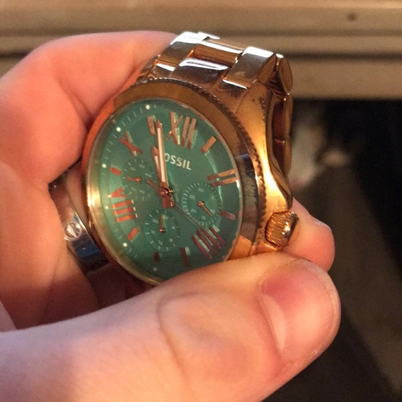 Fossil rose gold watch - Picture 2 of 3